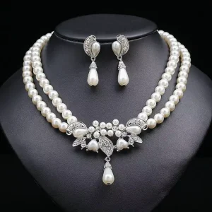 Home a beautiful pearl jewelry set consisting of a necklace and a pair of matching earrings (sbjs 31)